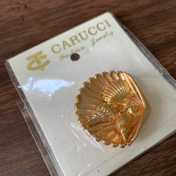 Gold Plated SeaShell Pin - Picture 2 of 5